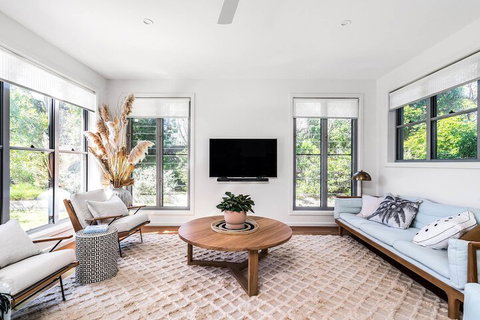 Shore Beats Work - VIC Tourism 1