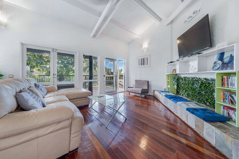 The Treehouse - VIC Tourism 5