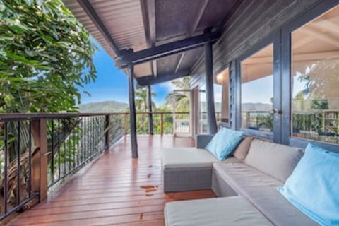 The Treehouse - VIC Tourism 0