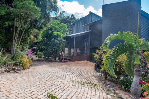 The Treehouse - VIC Tourism 3