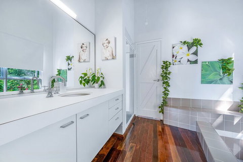 The Treehouse - VIC Tourism 6