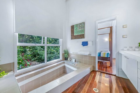 The Treehouse - VIC Tourism 7