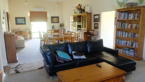 Yea Woodduck Cottage - VIC Tourism 2