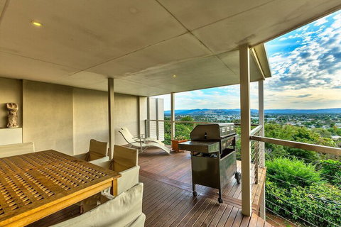 Highview - VIC Tourism 1