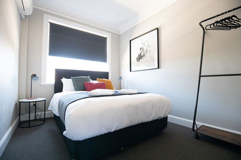 Horse And Jockey Hotel Homebush - VIC Tourism 4