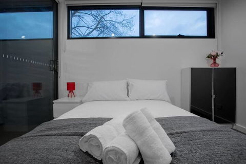 106 Modern Prestige 3 Storey New Establishment - VIC Tourism 4