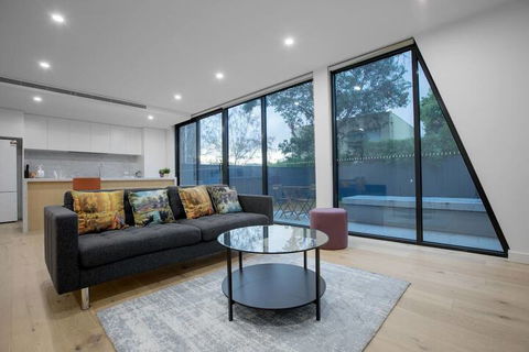 106 Modern Prestige 3 Storey New Establishment - VIC Tourism 5
