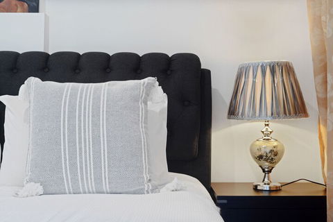 HomeHotel Cozy Duplex In Serene Suburb - VIC Tourism 6