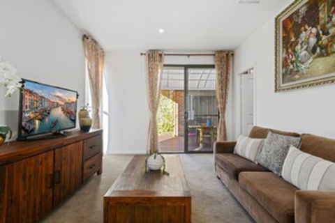HomeHotel Cozy Duplex In Serene Suburb - VIC Tourism 0
