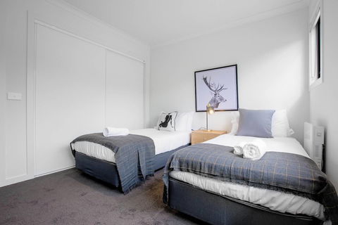 92 Brand New Doncaster Local House - VIC Tourism 4