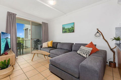 BEACH BLISS LUXURIOUS APARTMENT With POOL - VIC Tourism 3