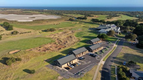13th Beach Golf Lodges - VIC Tourism 4