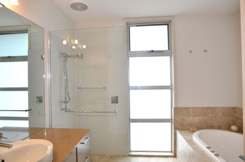 LA MER Centrally Located Free Wifi - VIC Tourism 6
