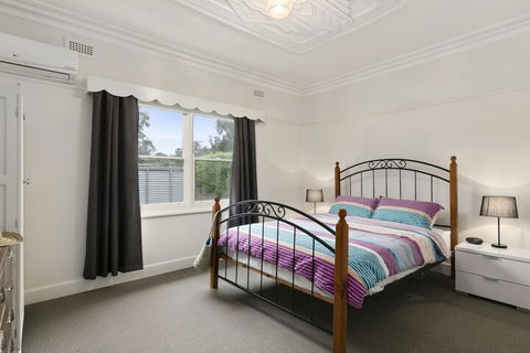 Vintage Sunrise PET Friendly - VIC Tourism 7