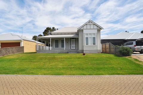 Paperbark Homestead PET Friendly - VIC Tourism 0