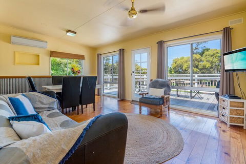 Inverloch Beach HUT Close TO Beach & Shops! - VIC Tourism 7