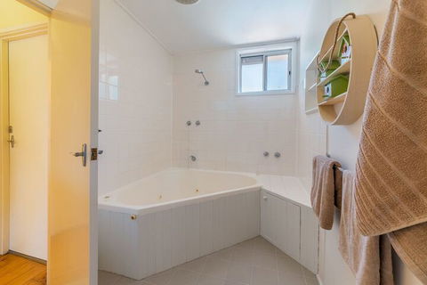 Inverloch Beach HUT Close TO Beach & Shops! - VIC Tourism 2