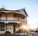 Royal Hotel Mandurama - VIC Tourism