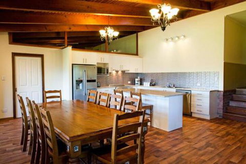 Minimbah Farm Cottages Family Farmstay Choose From 2 & 3 Bedroom Cottages & 6 Bedroom House - VIC Tourism 5