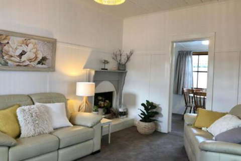 Recreation Cottage - VIC Tourism 0