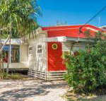 A SWEET ESCAPE Beachcombers Cottage Beachfront