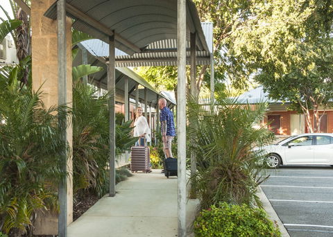 Strath Motel - VIC Tourism 1
