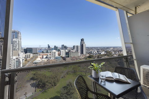 Oaks Melbourne On William Suites - VIC Tourism 6