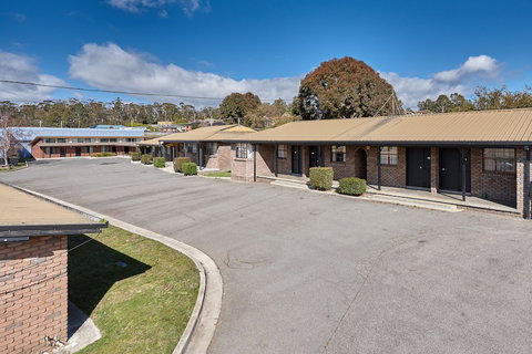 Olde Tudor Hotel - VIC Tourism 2