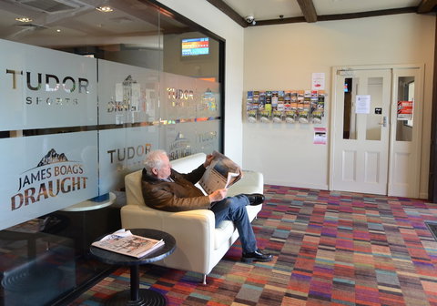 Olde Tudor Hotel - VIC Tourism 6