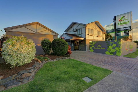 Chalet Motor Inn - VIC Tourism 4