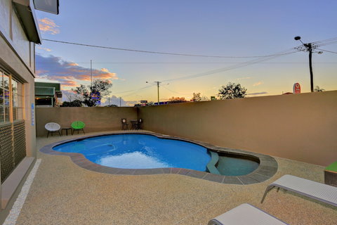 Chalet Motor Inn - VIC Tourism 5