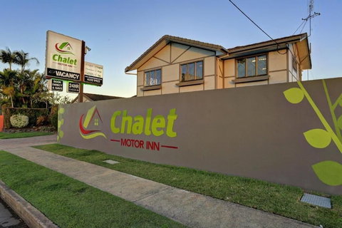 Chalet Motor Inn - VIC Tourism 0