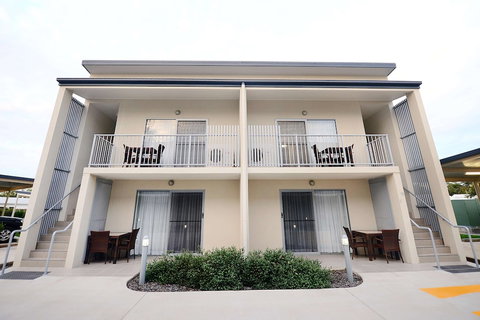 Oaks Middlemount Suites - VIC Tourism 1