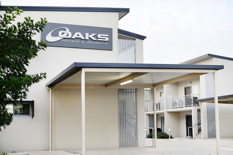 Oaks Middlemount Suites - VIC Tourism 3