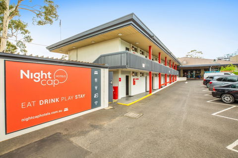 Nightcap At Shoppingtown Hotel - VIC Tourism 3