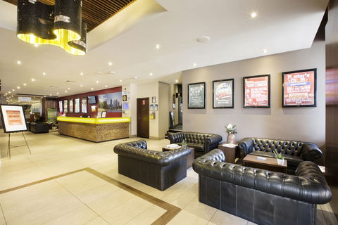 Nightcap At Shoppingtown Hotel - VIC Tourism 4