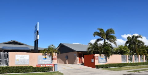 Bluewater Harbour Motel - VIC Tourism 0
