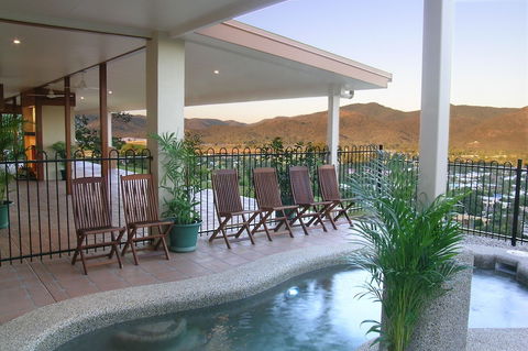 The Summit Rainforest Retreat - VIC Tourism 0