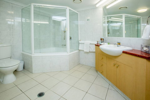 Springwood Tower Apartment Hotel - VIC Tourism 4