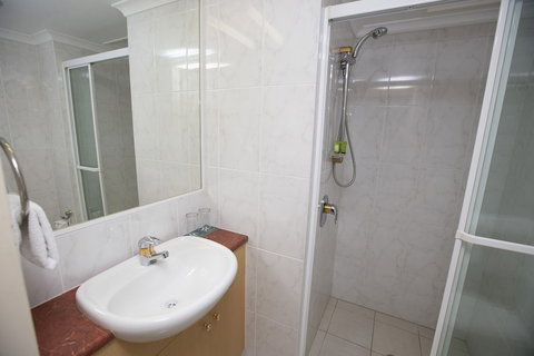 Springwood Tower Apartment Hotel - VIC Tourism 3