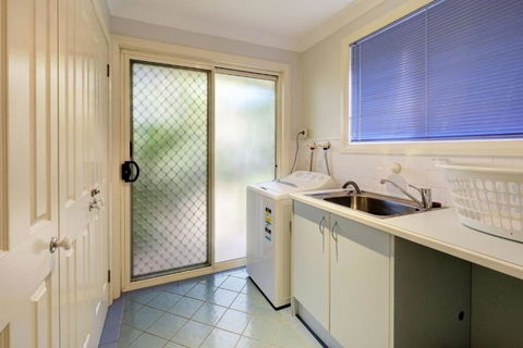 FRANGIPANI BEACH HOUSE PET FRIENDLY 22 Belbourie Cres Boomerang Beach - VIC Tourism 2