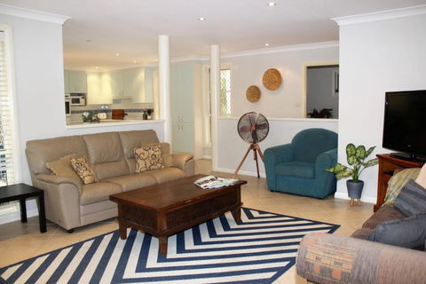 FRANGIPANI BEACH HOUSE PET FRIENDLY 22 Belbourie Cres Boomerang Beach - VIC Tourism 6
