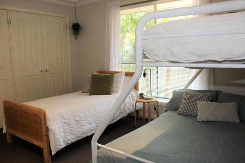 FRANGIPANI BEACH HOUSE PET FRIENDLY 22 Belbourie Cres Boomerang Beach - VIC Tourism 1