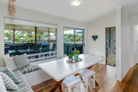 Finlays Retreat Pet Friendly House Yamba - VIC Tourism 0