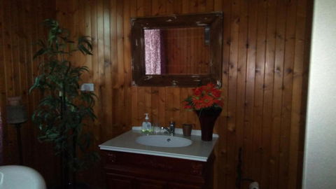 GOLDEN LACE B & B - VIC Tourism 3