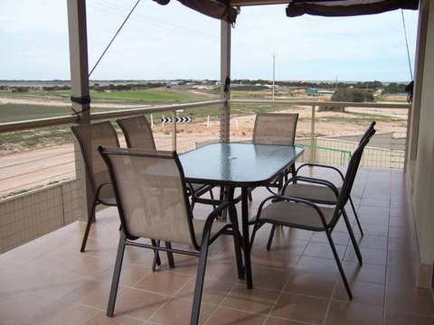 Relax On Par - VIC Tourism 1