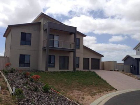 Relax On Par - VIC Tourism 6