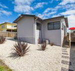 Bircoo Cottage Beach  Golf Getaway - VIC Tourism