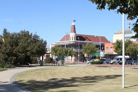 Geraldton Holiday Unit With Free Netflix - VIC Tourism 1