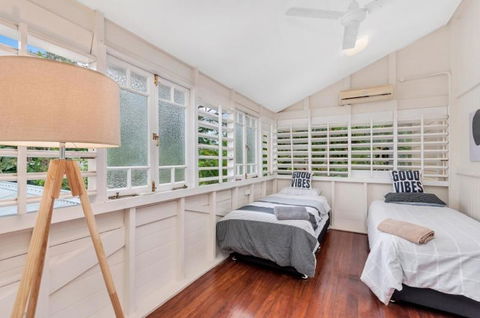 Edge Hill Holiday Home / Cairns - VIC Tourism 2